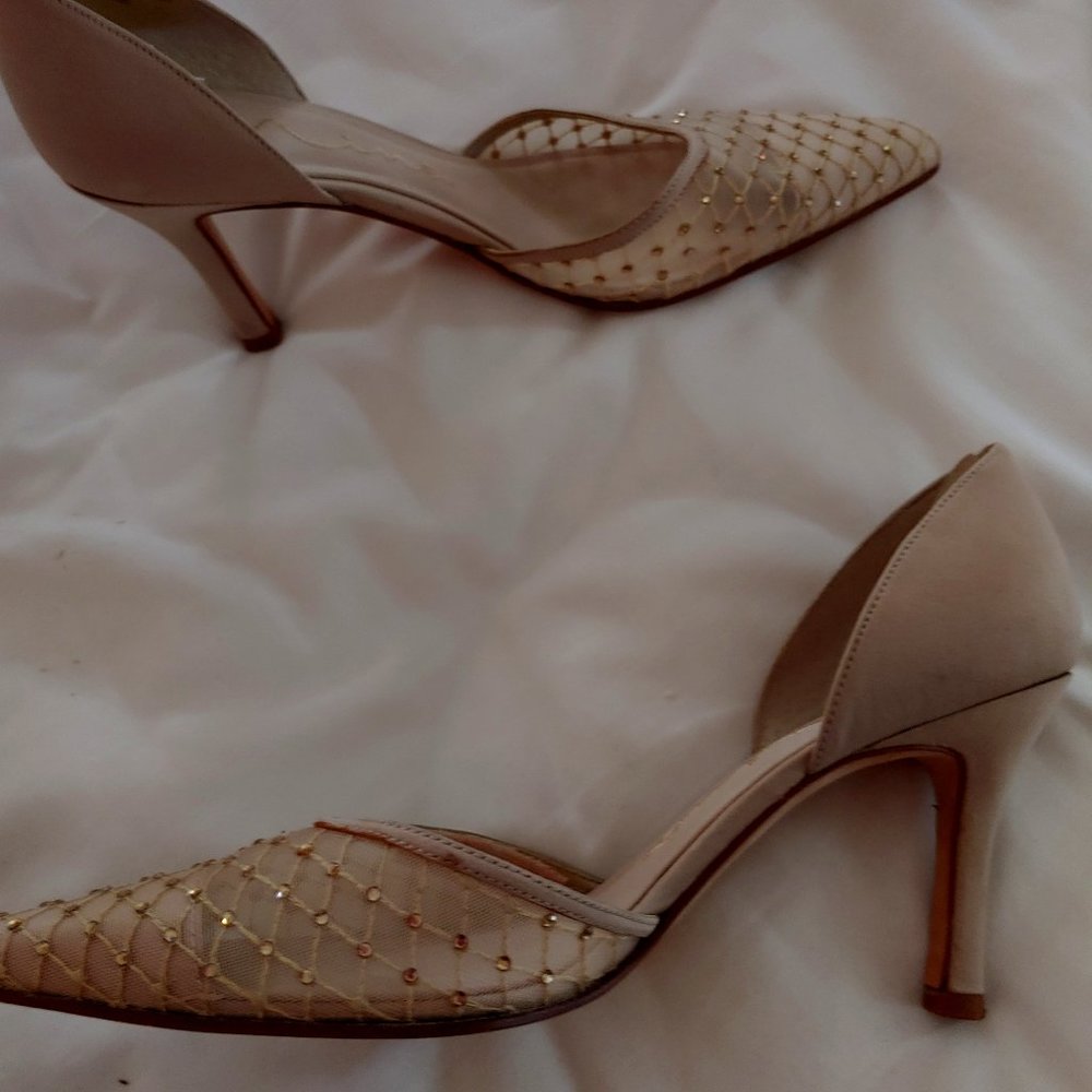 Designer NINA Dress Shoe size 6M with Beaded Toe never worn 3" heel